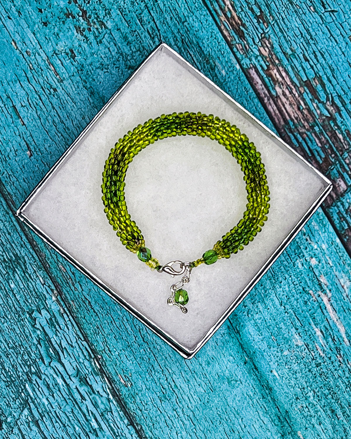 Ukrainian Handmade Beaded Bracelet Green UBB01-G