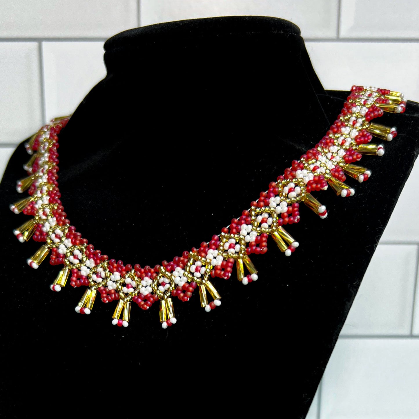Ukrainian Handmade Beaded Necklace UBN06-R-W-G